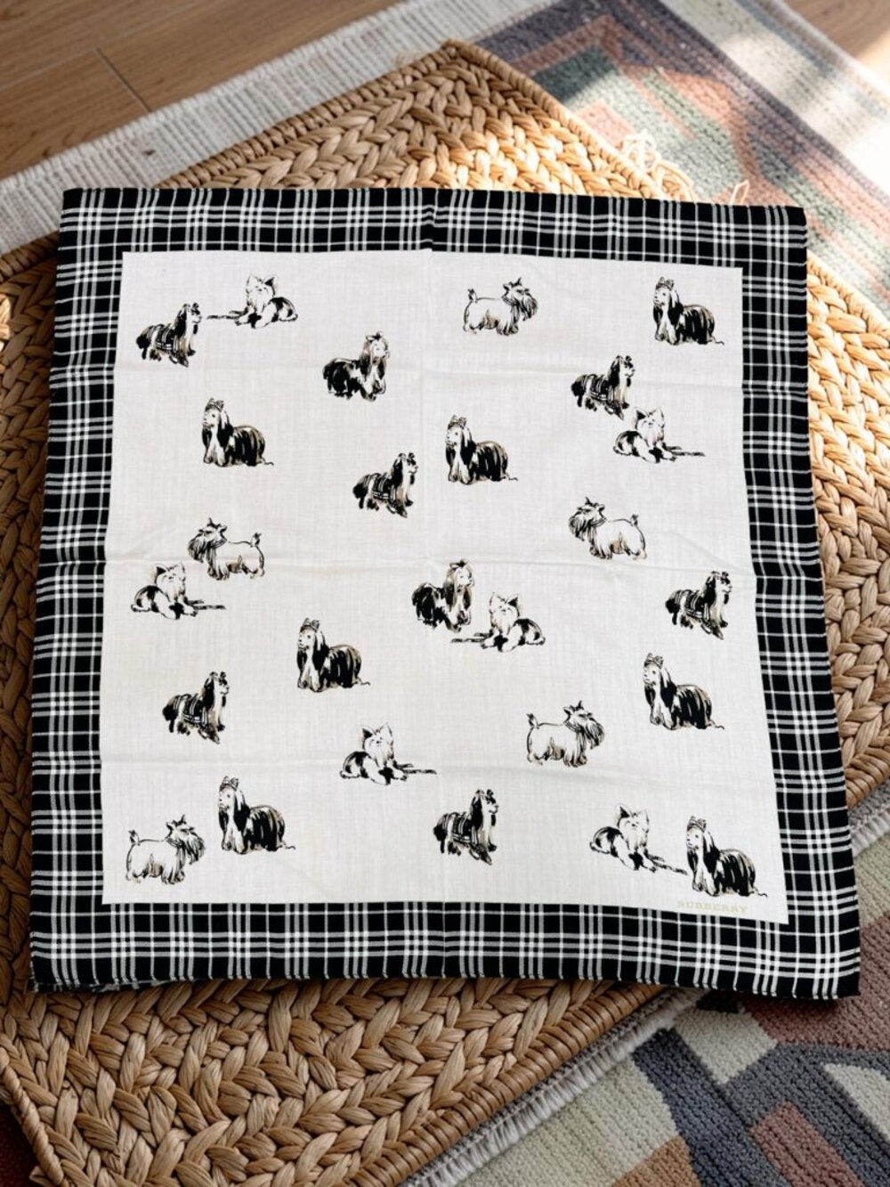 Buberrys Neck-kerchief 19.5" cotton  Ivery gray black dogs printed all over (86 - Picture 4 of 10
